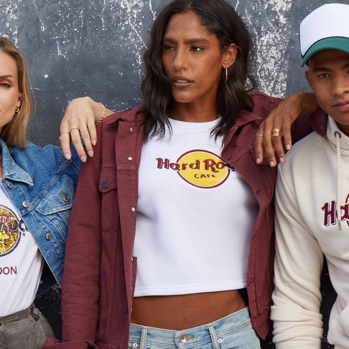 Women'sFit Retro Logo Fleece Cropped Sweatshirt image number 4